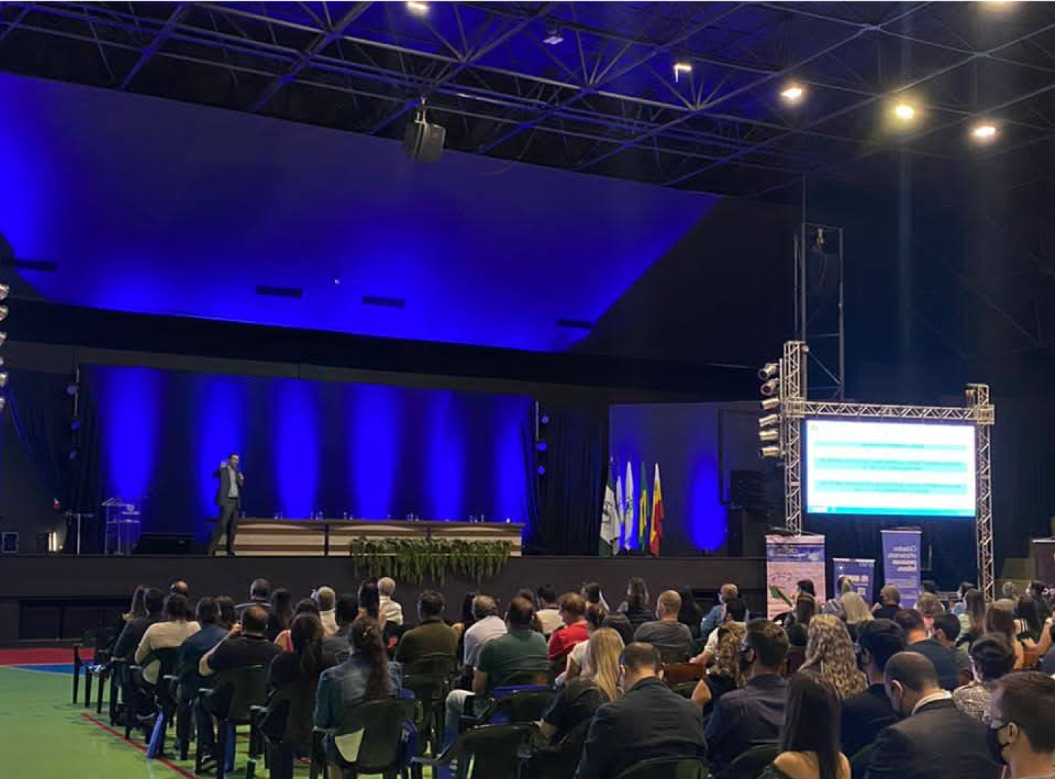 Imagem de Dreone em uma palestra